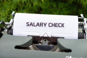 介護転職で成功するための給与交渉のポイントは？