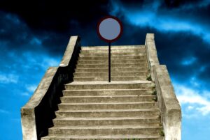社会人が介護福祉士を取得するための方法は？